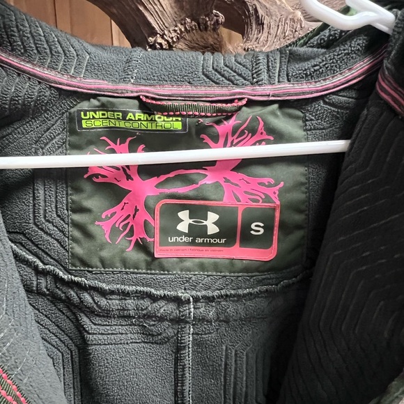 Under armor hunting jacket - Picture 2 of 2